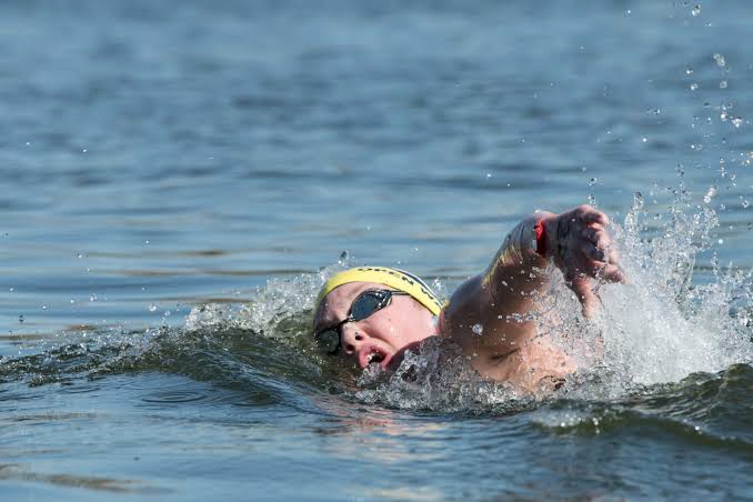 7 مسابقه افسانهای شنا در آبهای آزاد | راهنمای ۲۰۲۶