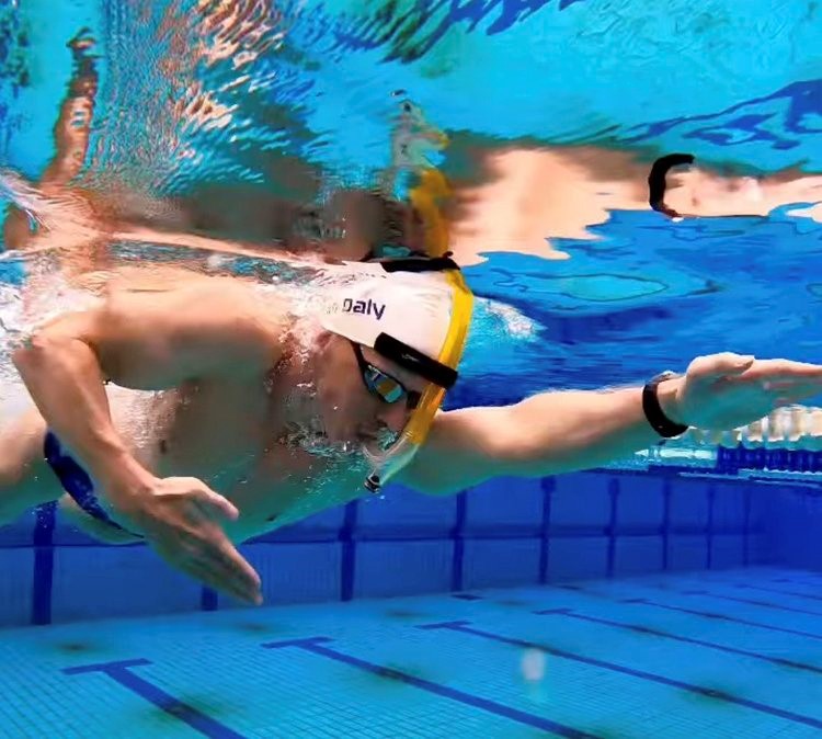 آموزش تکنیک اسکالینگ در شنا | تکنیک‌ها، تمرین‌ها و نکات حرفه‌ای