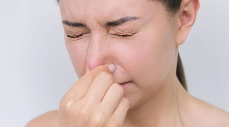 چگونه آب در گوش شناگران را به‌طور ایمن خارج کنیم؟