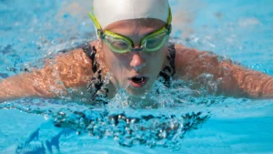 فواید عینک شنا